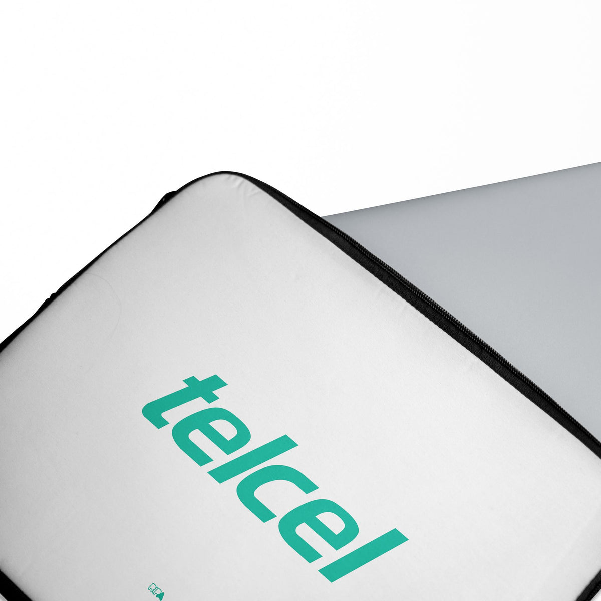 Laptop sleeve with the Club León 2026-27 Away football shirt design by RIPA Football